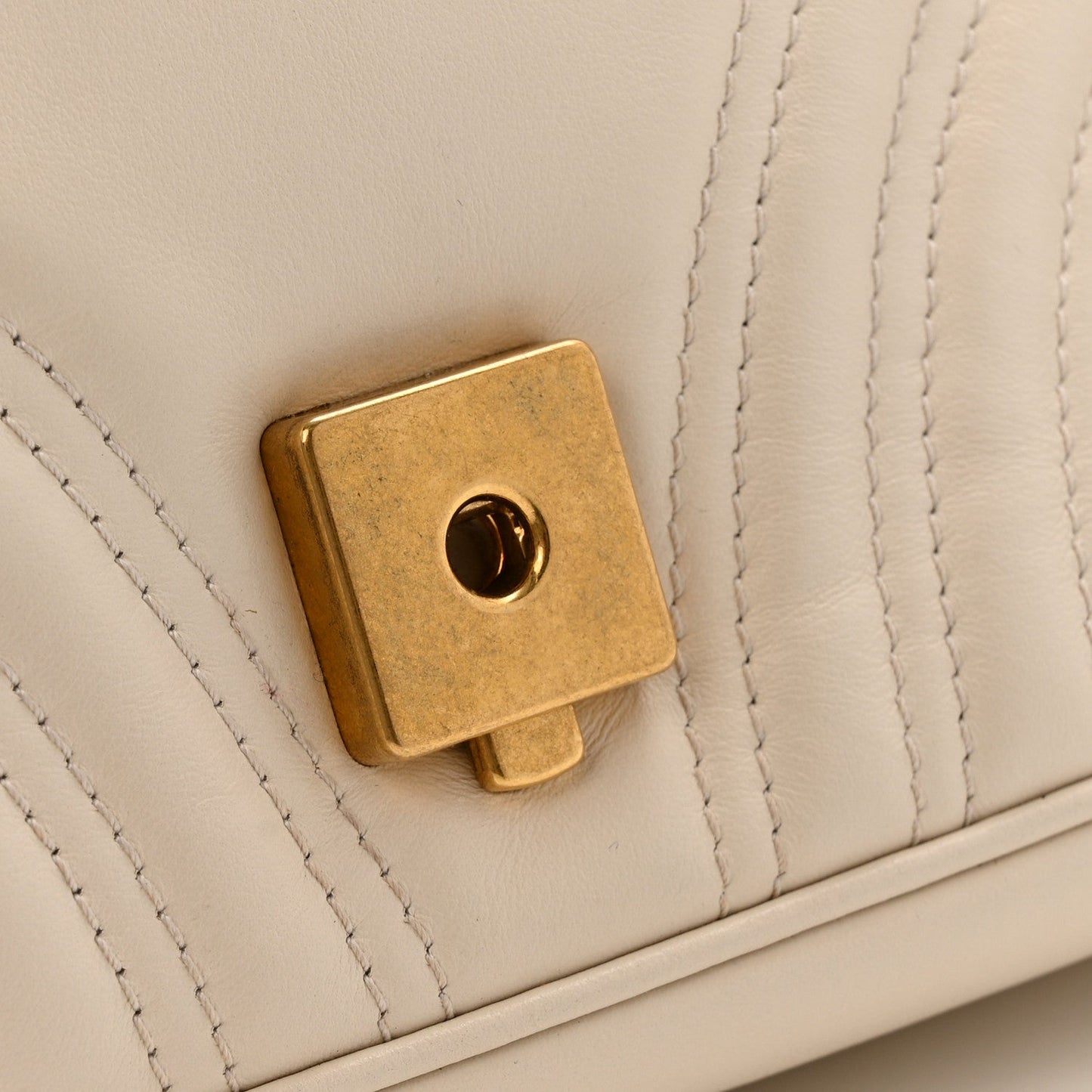 Calfskin Matelasse Small GG Marmont Shoulder Bag White