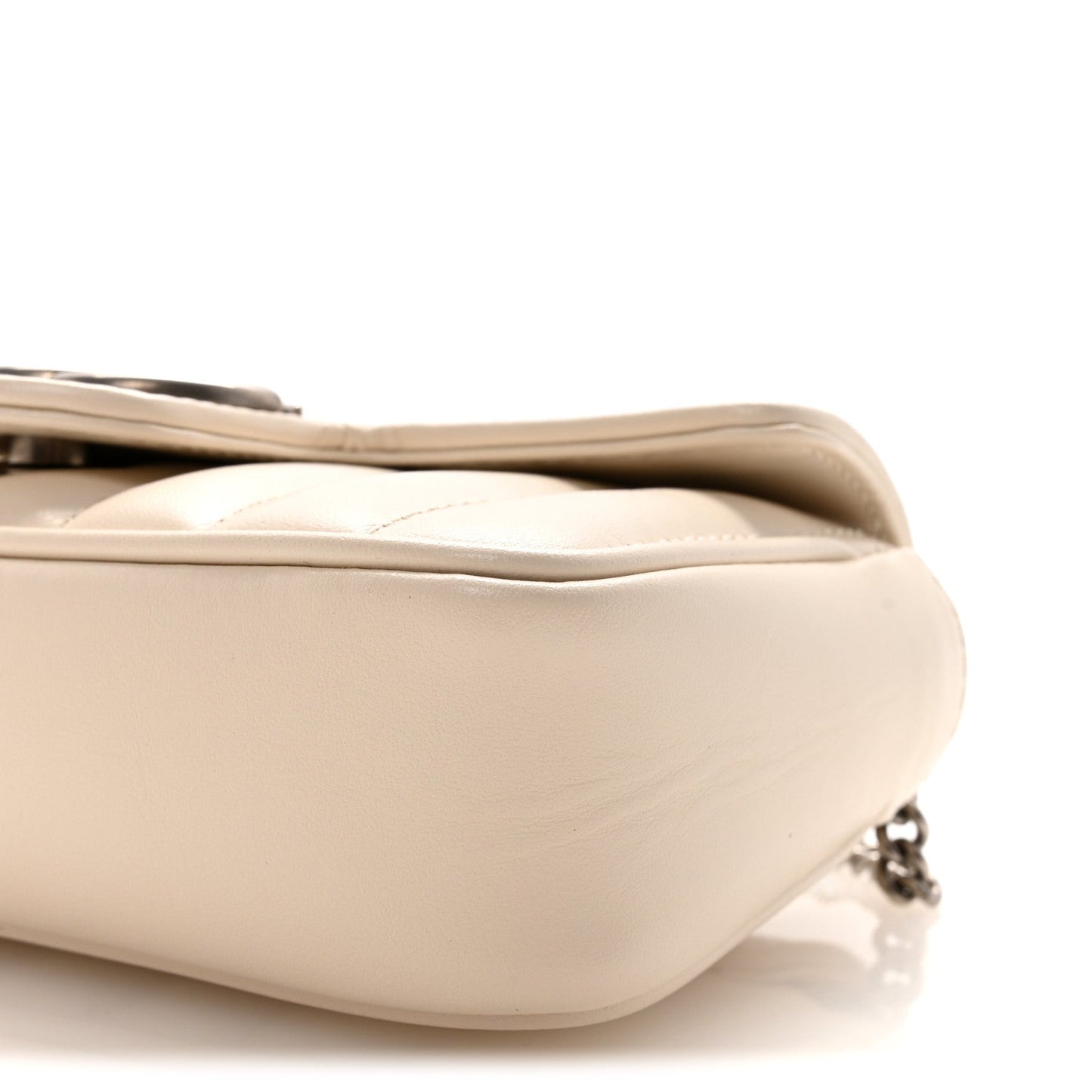 Calfskin Matelasse Aria Super Mini GG Marmont Shoulder Bag Mystic White