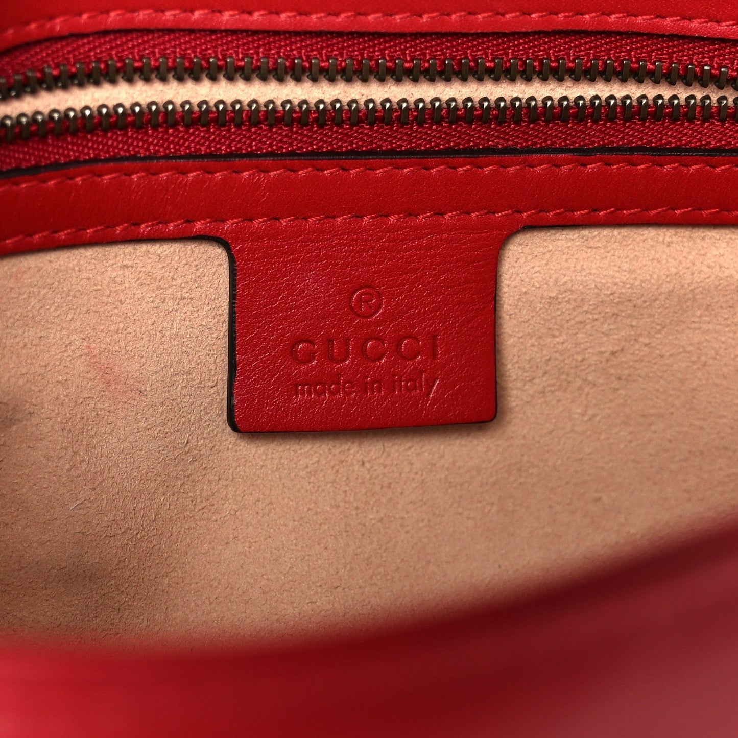 Calfskin Matelasse Small GG Marmont Shoulder Bag Hibiscus Red