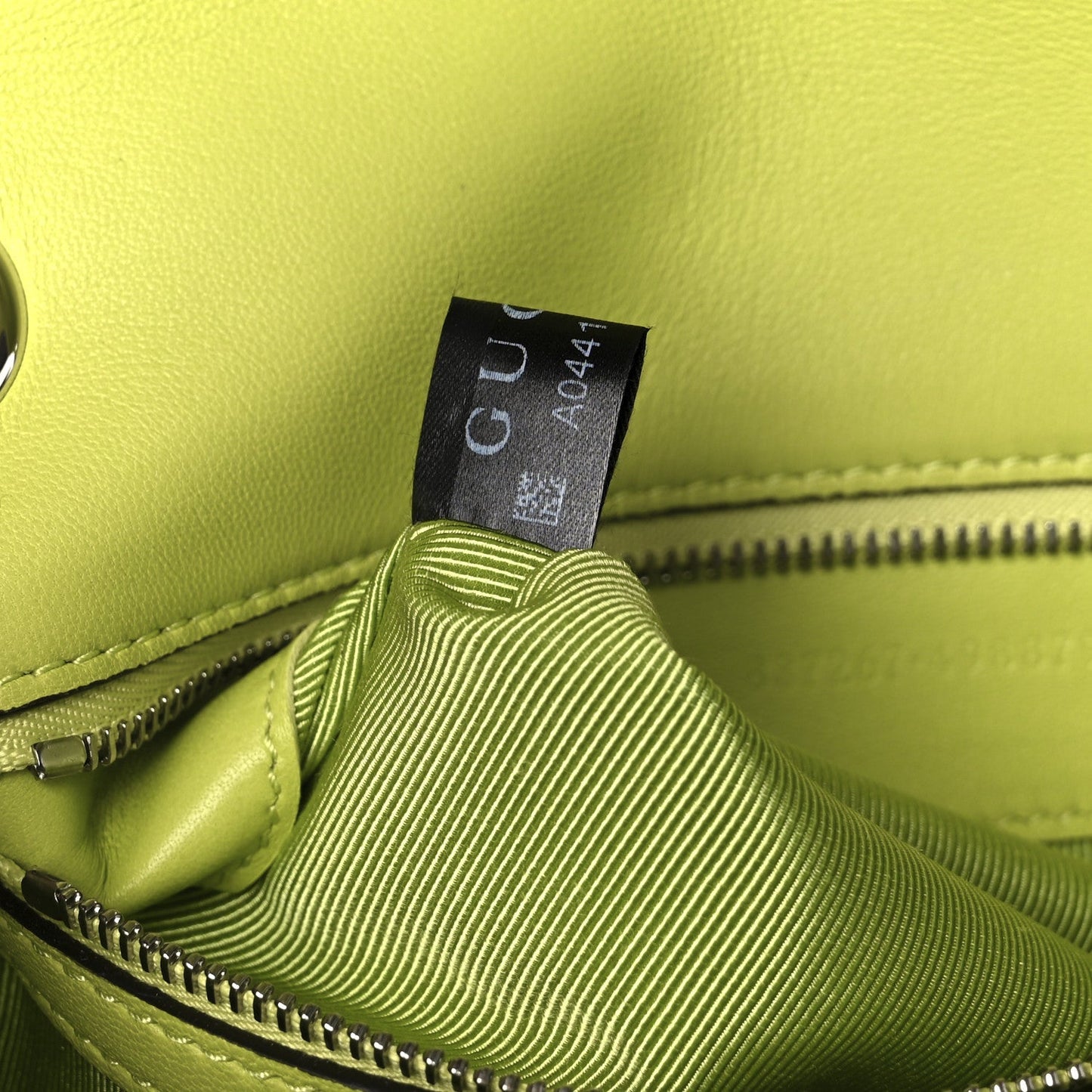 Calfskin Matelasse Medium GG Marmont Shoulder Bag Bright Green