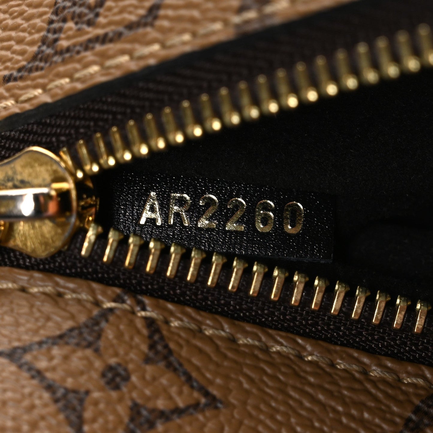 Reverse Monogram Pochette Metis