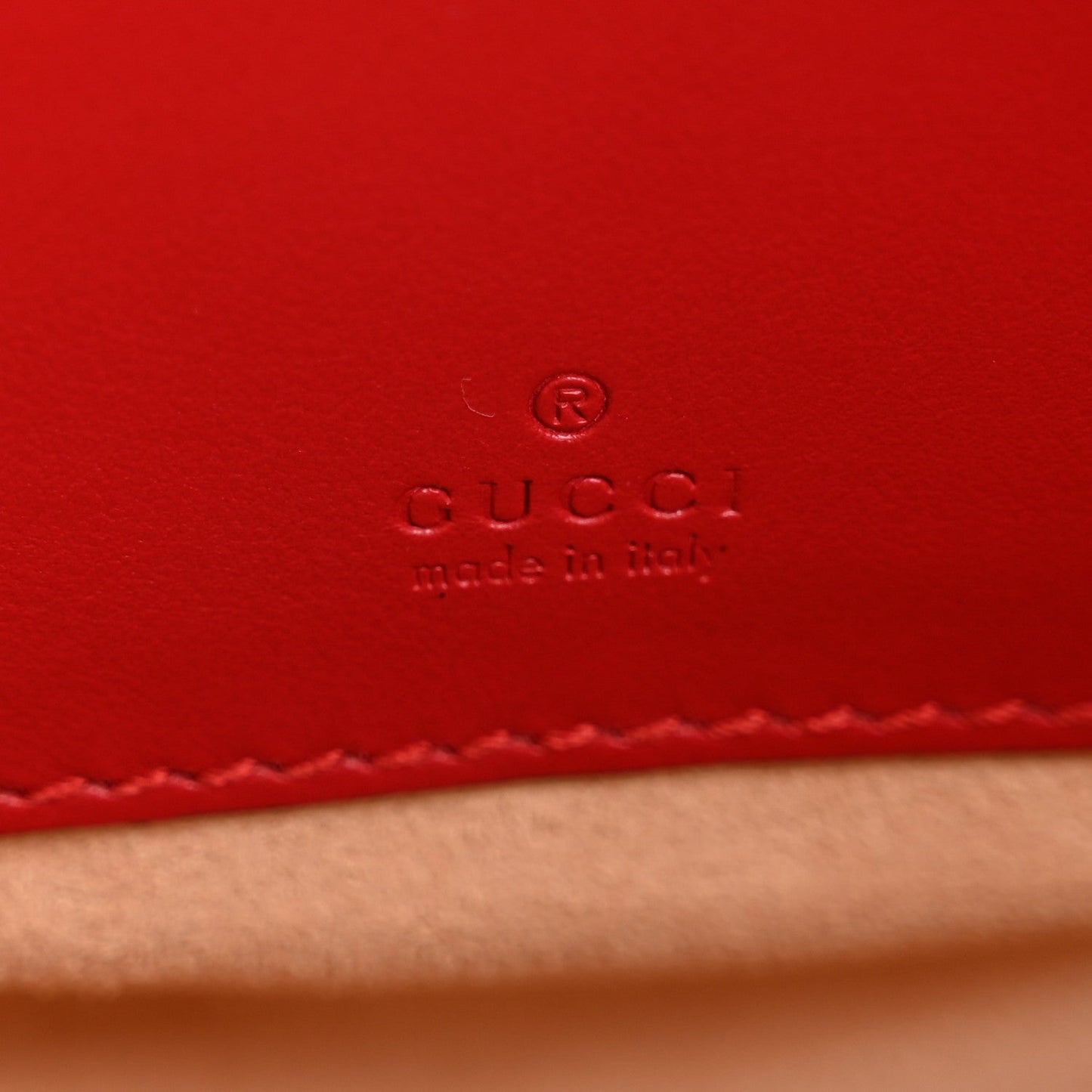 Calfskin Matelasse GG Marmont Round Wrist Wallet Hibiscus Red