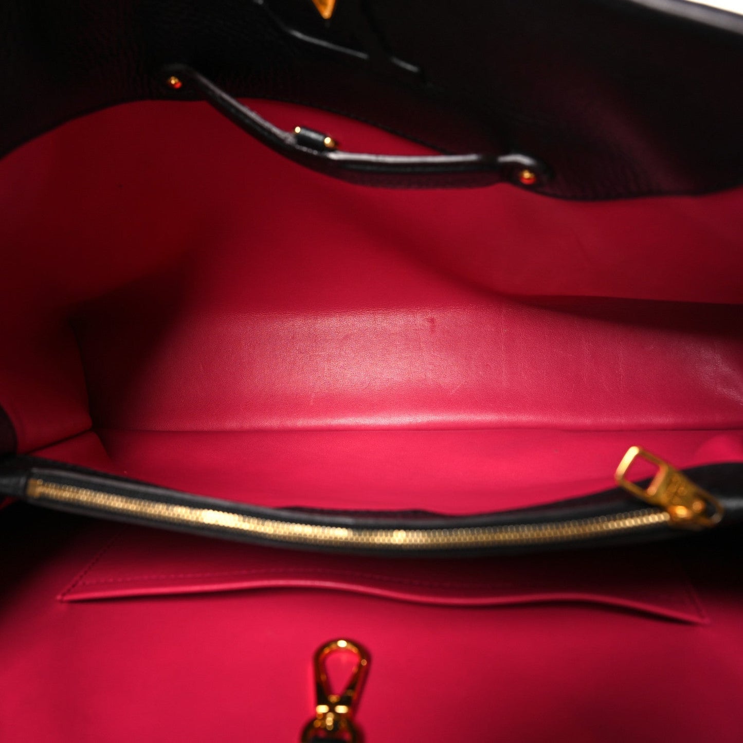 Taurillon Capucines GM  Black Fuchsia