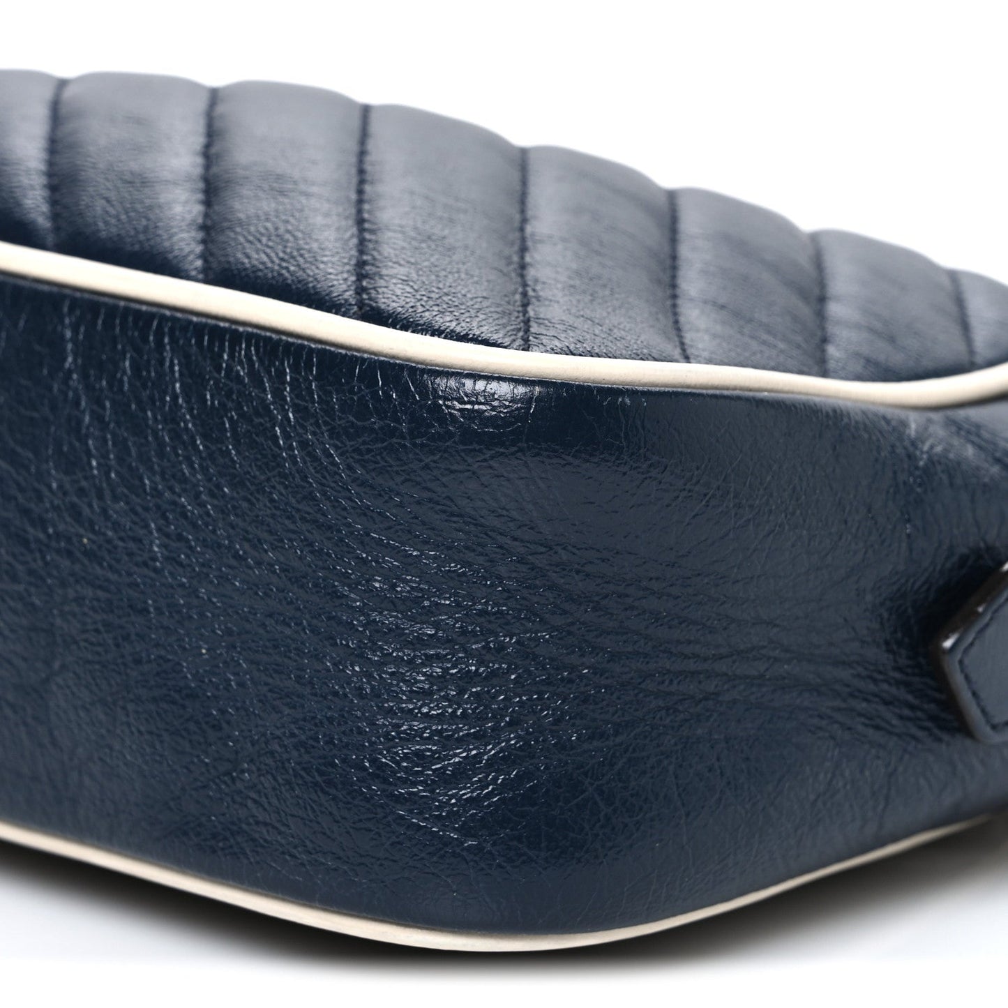 Vintage Effect Calfskin Matelasse Diagonal Small Torchon GG Marmont Chain Shoulder Bag Blue Agata Mystic White