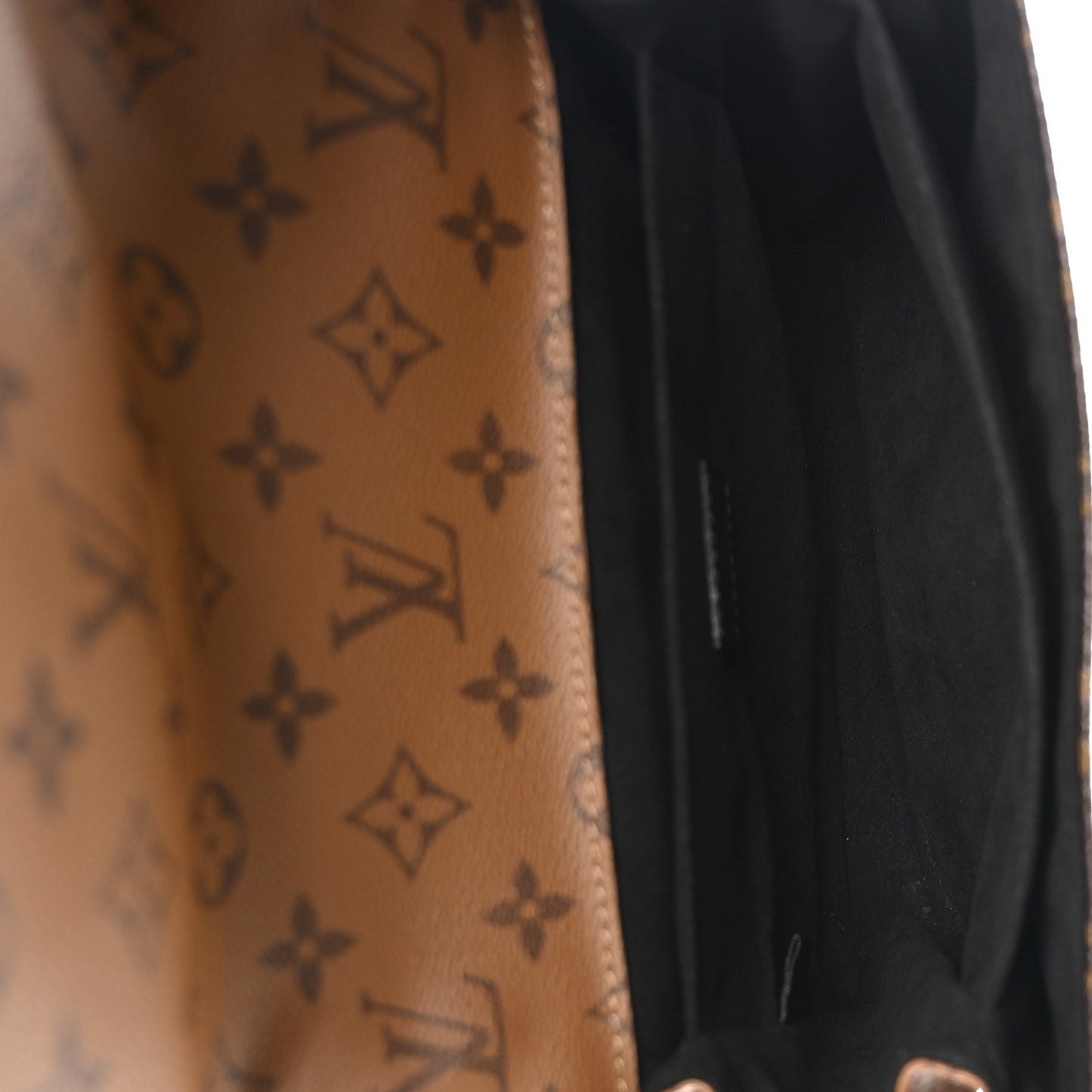 Reverse Monogram Pochette Metis