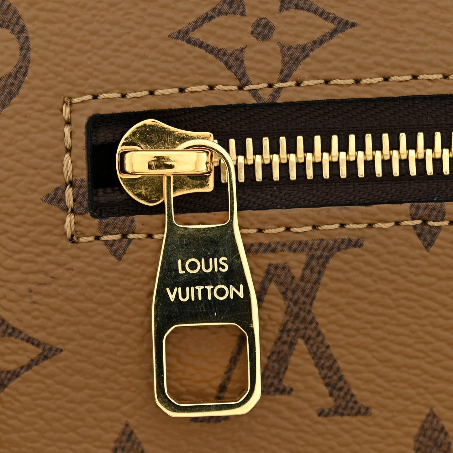 Reverse Monogram Pochette Metis