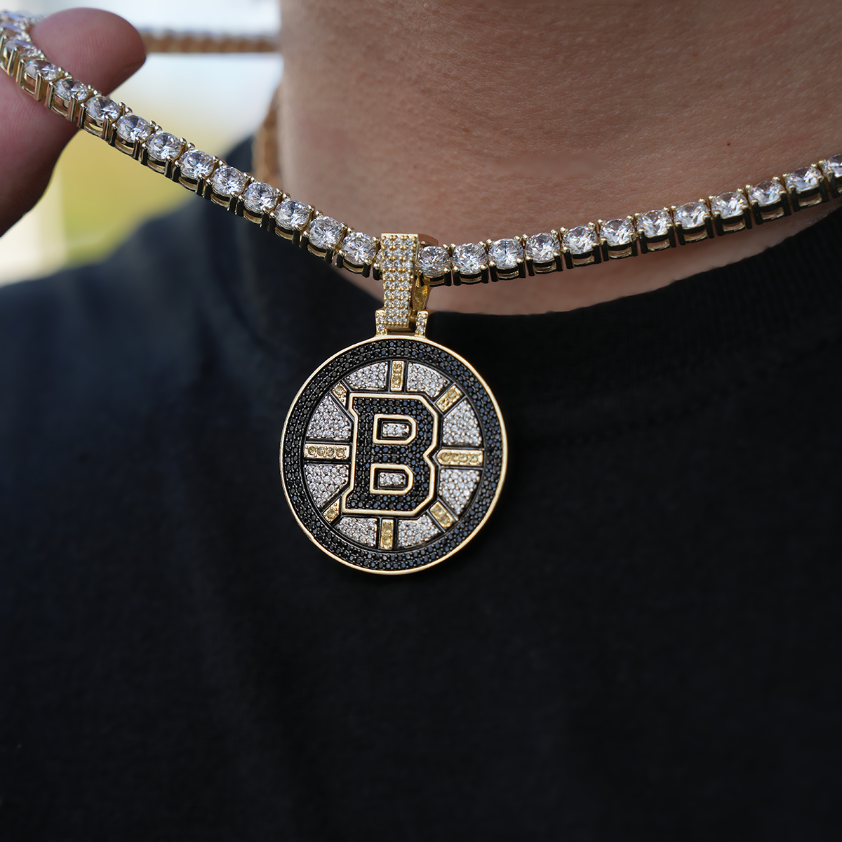 Boston Bruins Official NHL Logo Pendant in Yellow Gold
