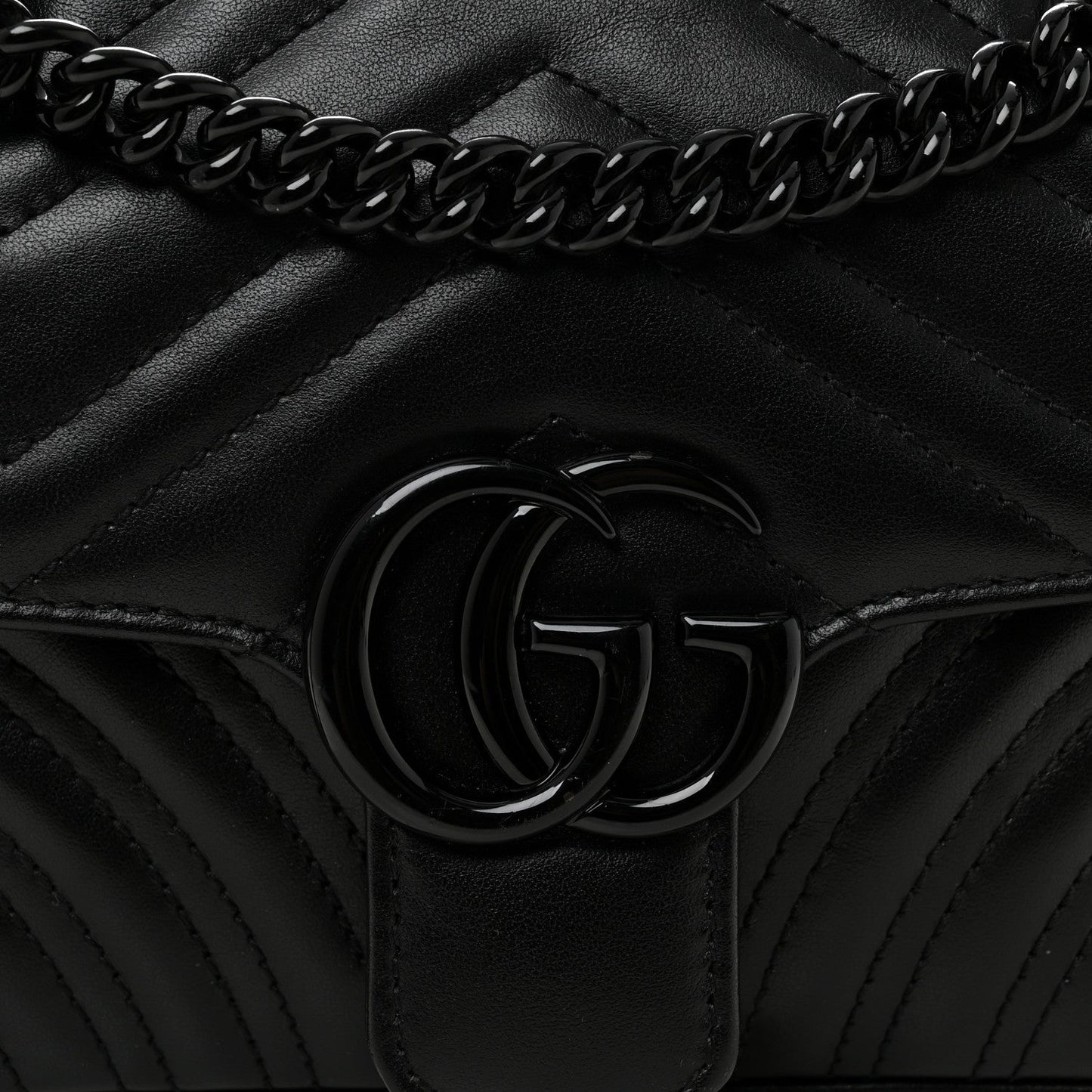 Calfskin Matelasse Monochrome Mini GG Marmont Shoulder Bag Black