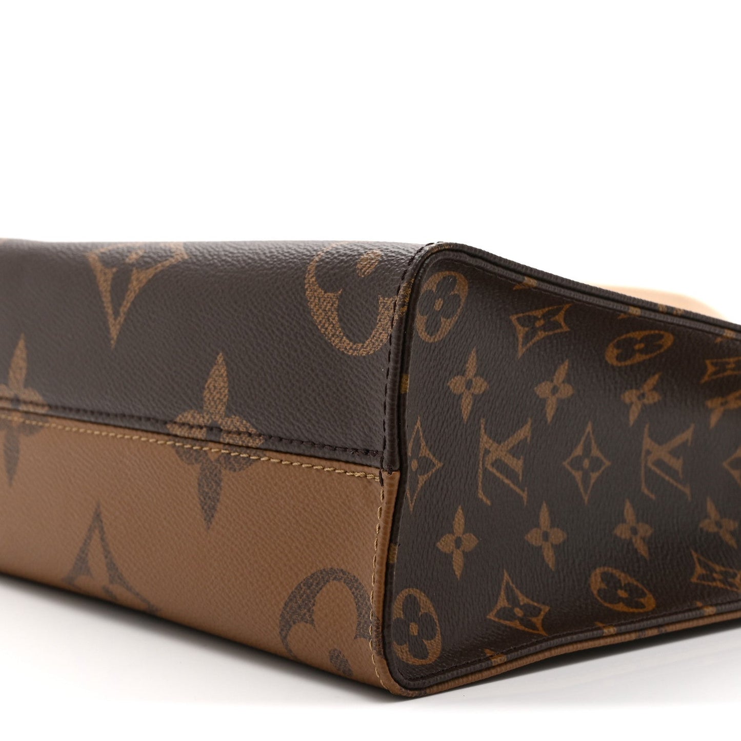 Reverse Monogram Giant Onthego PM