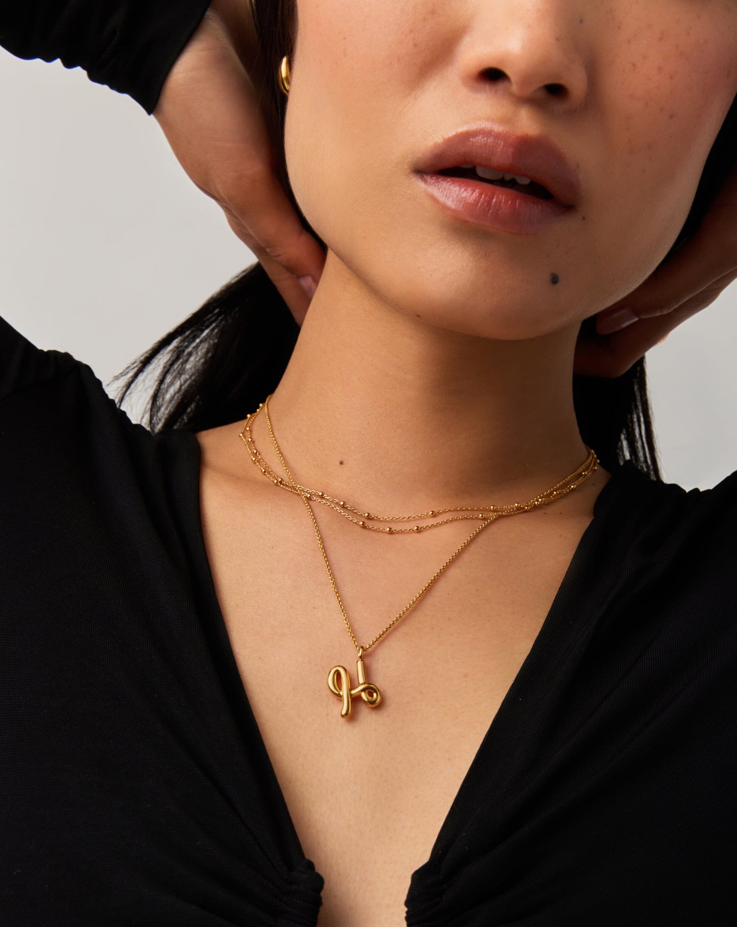 Curly Molten Initial Pendant Necklace - H | 18k Gold Vermeil