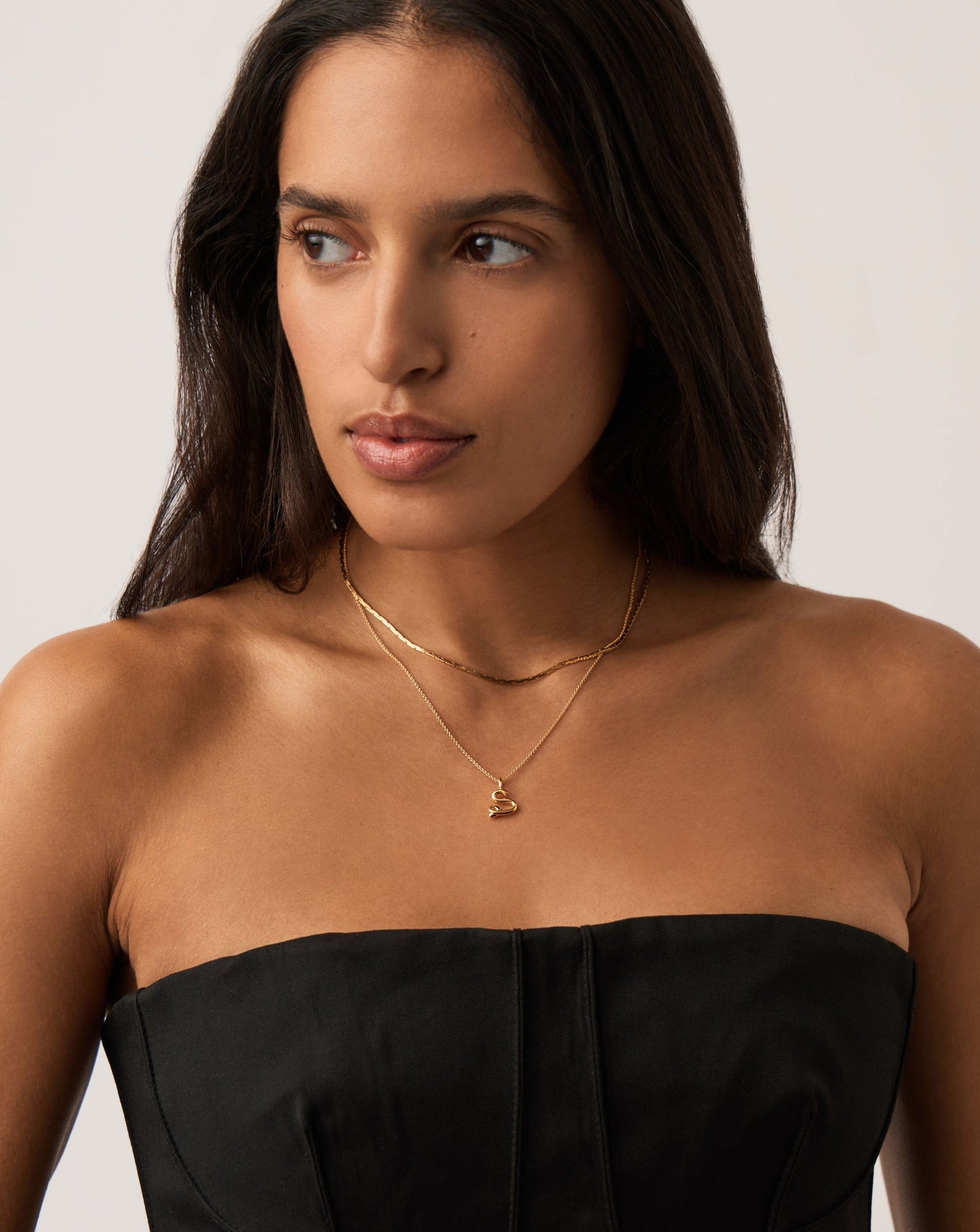 Curly Molten Mini Initial Necklace - S | 18k Gold Vermeil