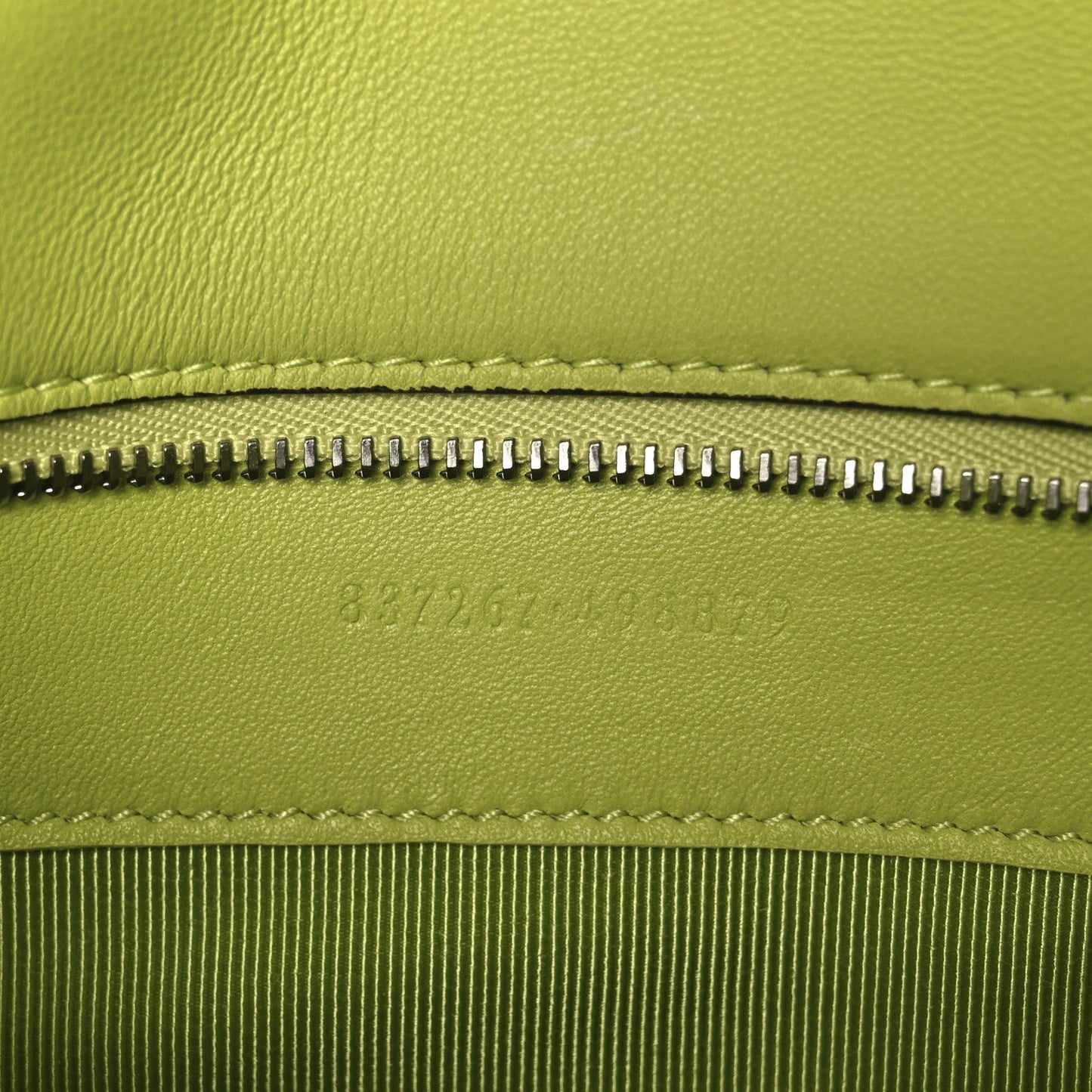 Calfskin Matelasse Medium GG Marmont Shoulder Bag Bright Green