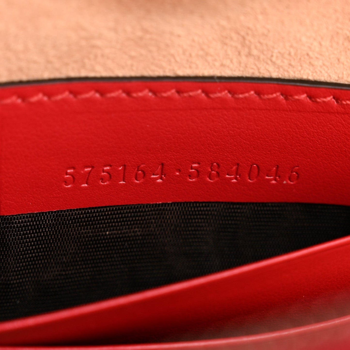 Calfskin Matelasse GG Marmont Round Wrist Wallet Hibiscus Red