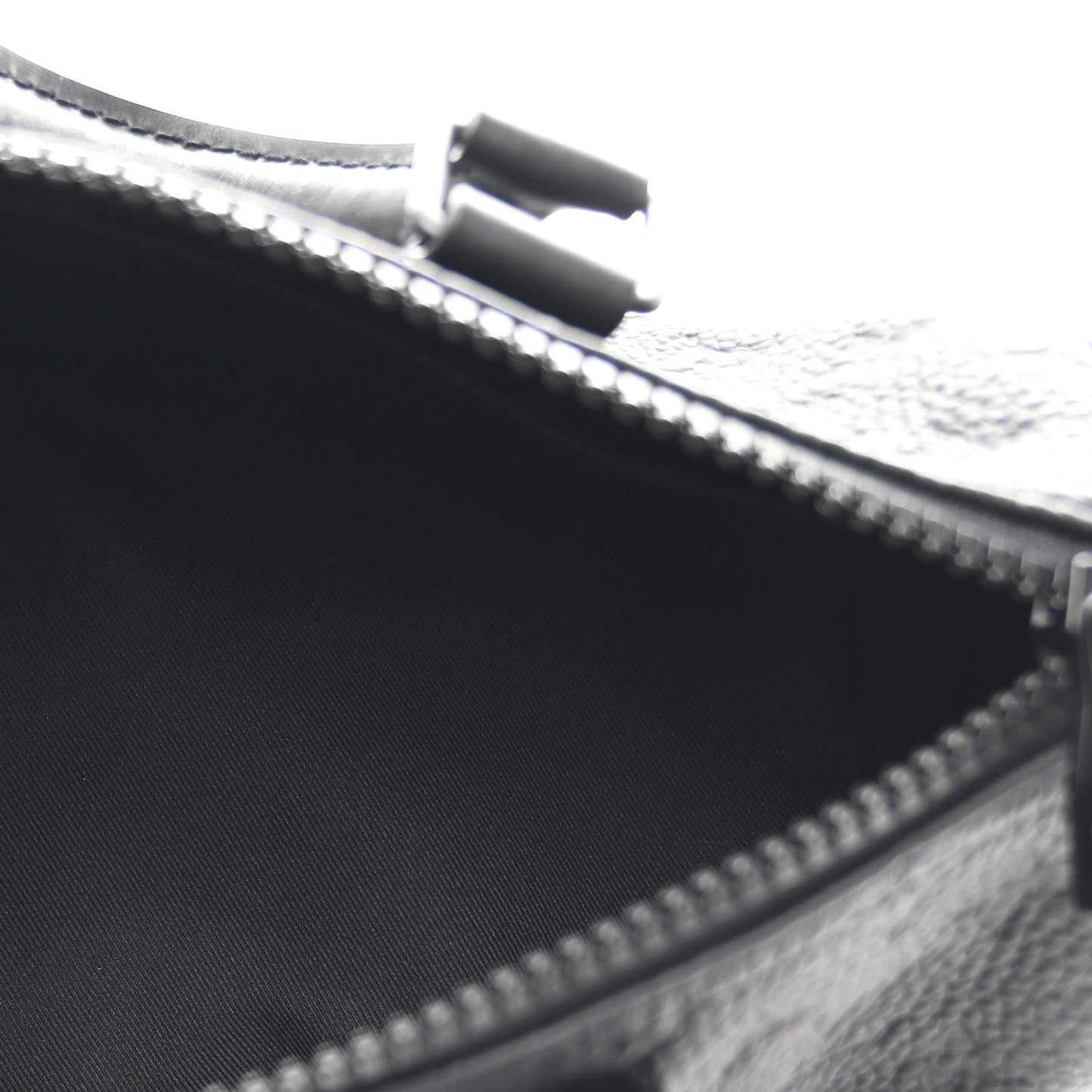 Monogram Taurillon Keepall Bandouliere 25 Black