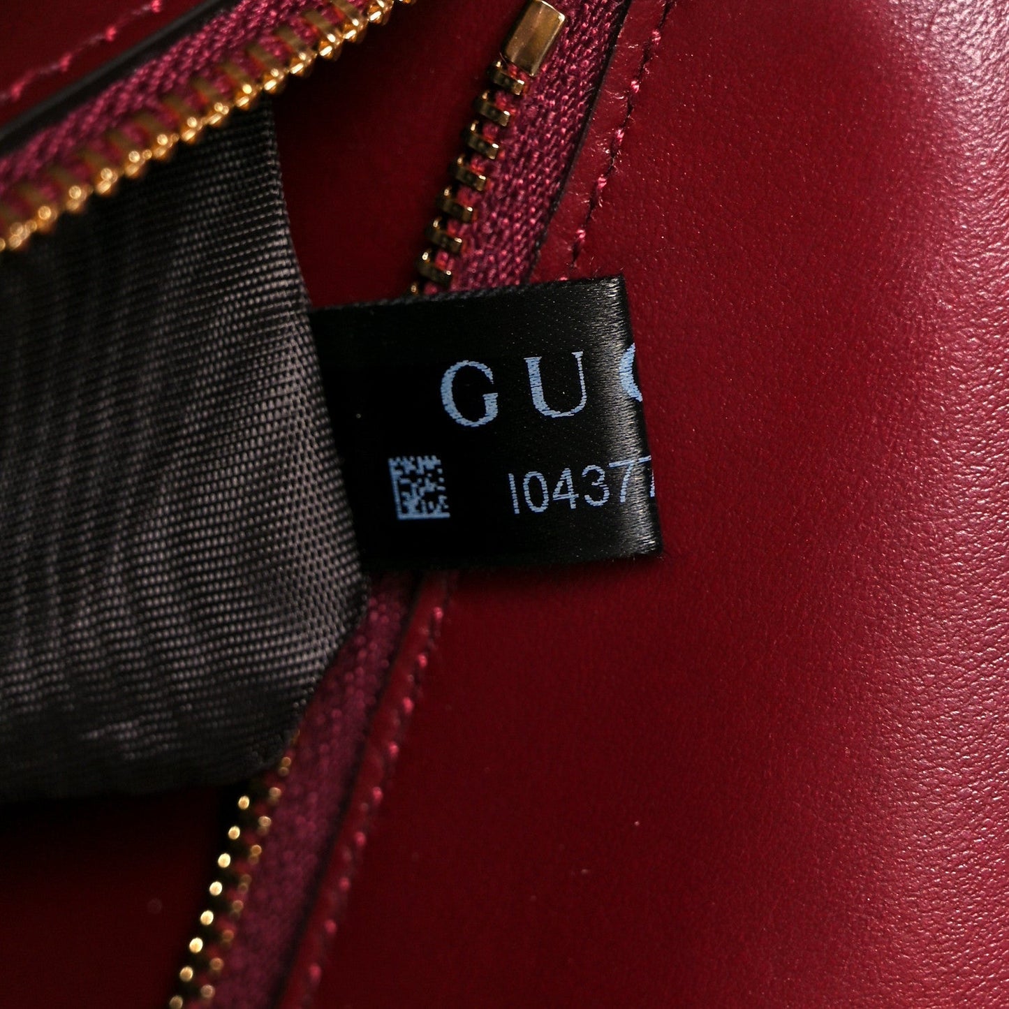 Calfskin Matelasse Small GG Marmont Shoulder Bag Rosso Ancora Red
