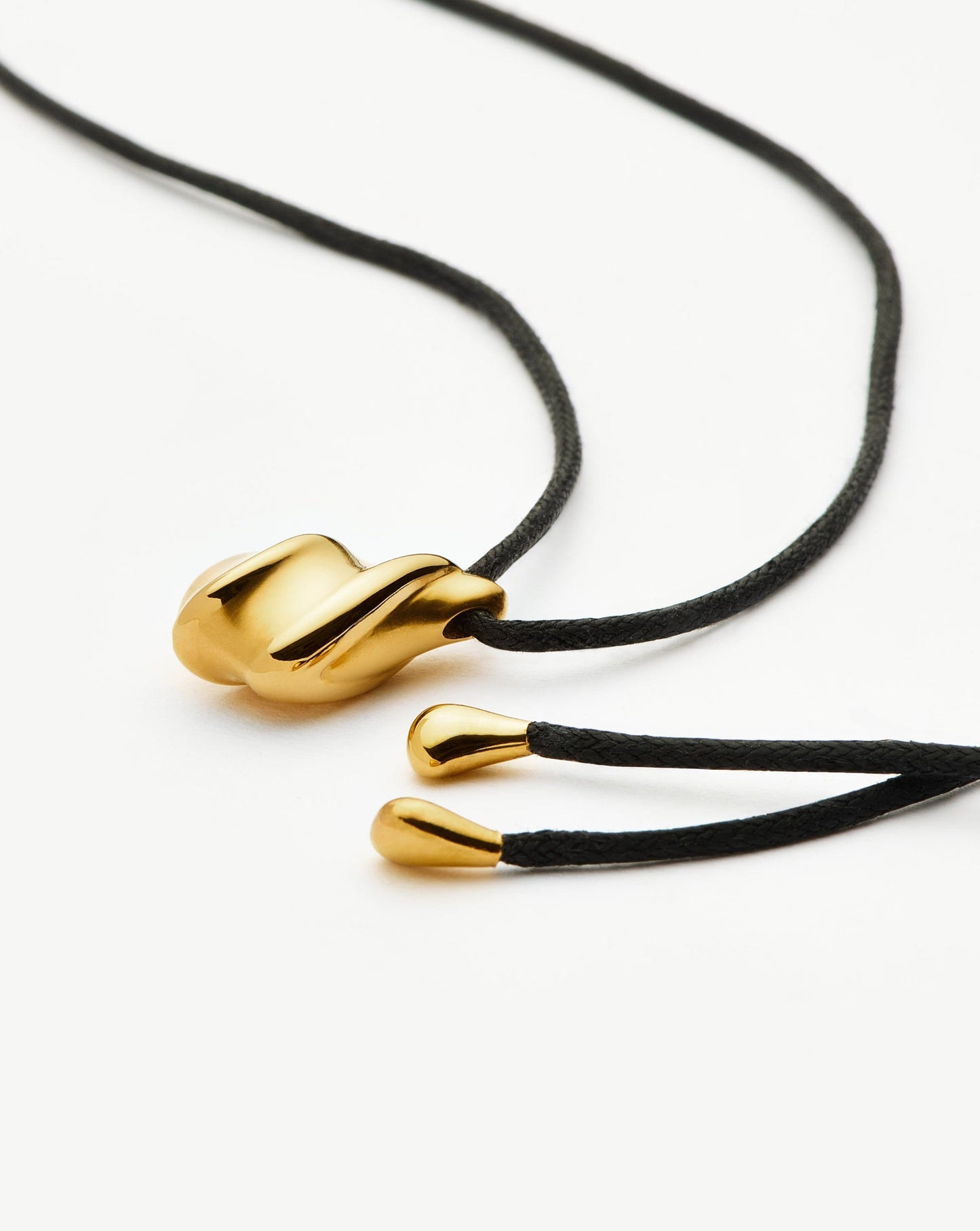 Savi Ridge Droplet Pendant Cord Necklace | 18k Gold Plated
